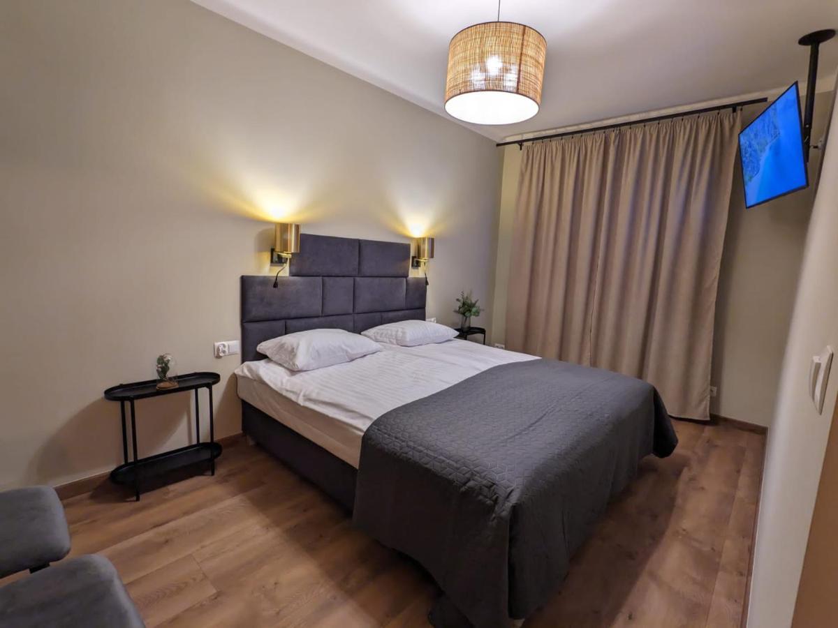 Spacious Two-bedroom In The Center Krakau