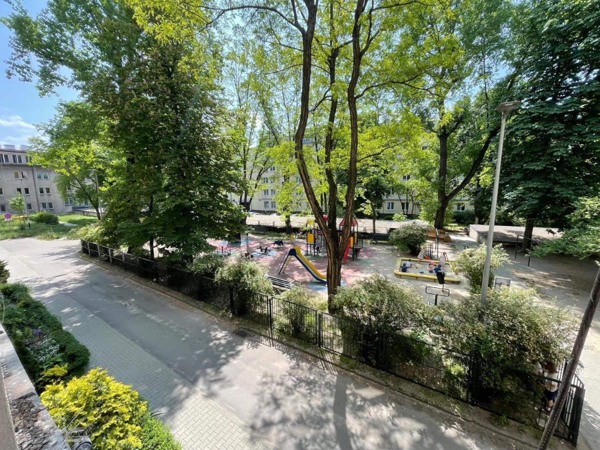 Spacious Two-bedroom In The Center Apartment Krakau